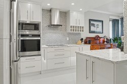 208-1765 Martin Drive Surrey, BC V4A 9T6
