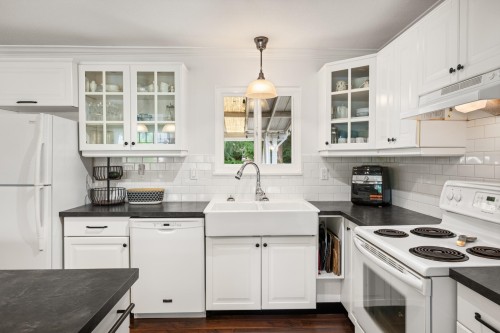5933 Angus Place, Surrey, BC 