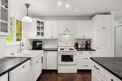5933 Angus Place, Surrey, BC 