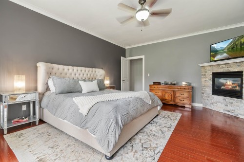 608 Arnold Road, Abbotsford, BC - Indoor Photo Showing Bedroom