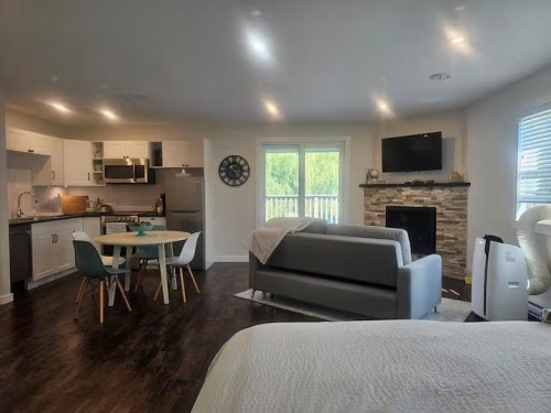 608 Arnold Road, Abbotsford, BC - Indoor With Fireplace