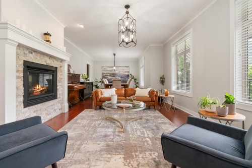 608 Arnold Road, Abbotsford, BC - Indoor Photo Showing Living Room With Fireplace