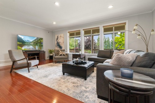 608 Arnold Road, Abbotsford, BC - Indoor Photo Showing Living Room