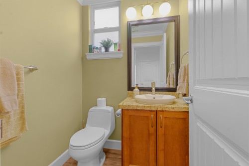 19913 72 Avenue, Langley, BC - Indoor Photo Showing Bathroom