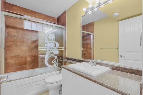 19913 72 Avenue, Langley, BC - Indoor Photo Showing Bathroom