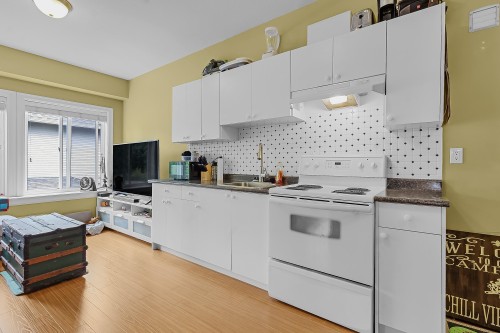 19913 72 Avenue, Langley, BC - Indoor Photo Showing Kitchen With Double Sink