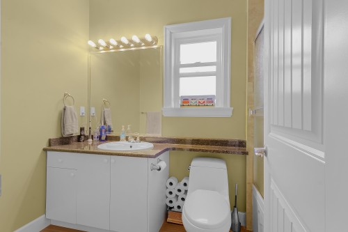 19913 72 Avenue, Langley, BC - Indoor Photo Showing Bathroom