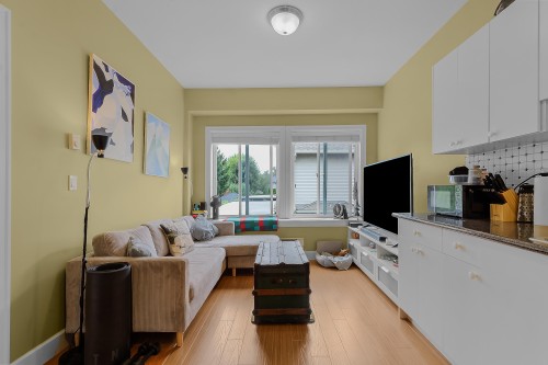 19913 72 Avenue, Langley, BC - Indoor Photo Showing Living Room