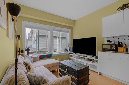19913 72 Avenue, Langley, BC - Indoor Photo Showing Living Room