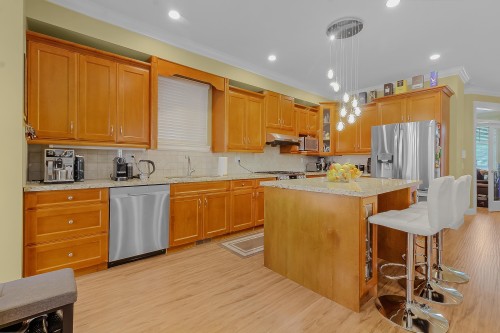19913 72 Avenue, Langley, BC - Indoor Photo Showing Kitchen