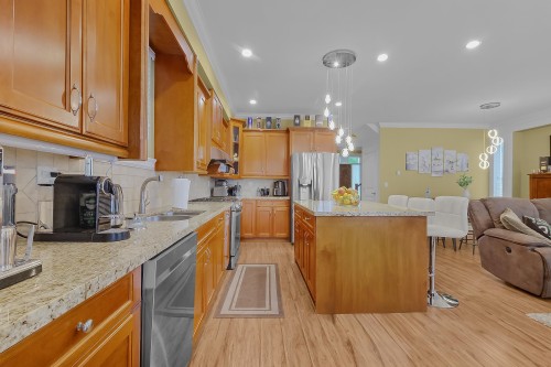 19913 72 Avenue, Langley, BC - Indoor Photo Showing Kitchen With Double Sink