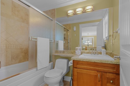 19913 72 Avenue, Langley, BC - Indoor Photo Showing Bathroom