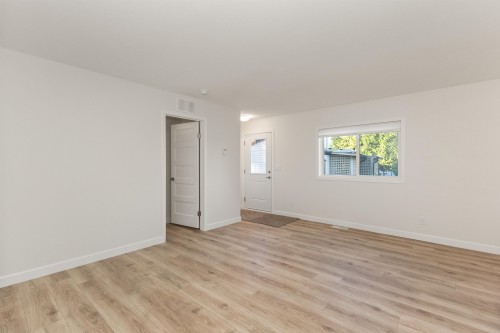 19-24330 Fraser Highway, Langley, BC 