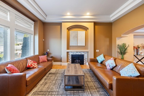 15355 80A Avenue, Surrey, BC - Indoor Photo Showing Living Room With Fireplace