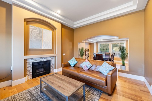 15355 80A Avenue, Surrey, BC - Indoor Photo Showing Living Room With Fireplace