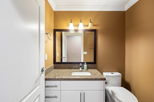 15355 80A Avenue, Surrey, BC - Indoor Photo Showing Bathroom