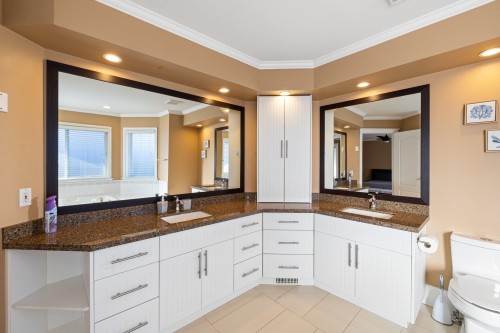 15355 80A Avenue, Surrey, BC - Indoor Photo Showing Bathroom