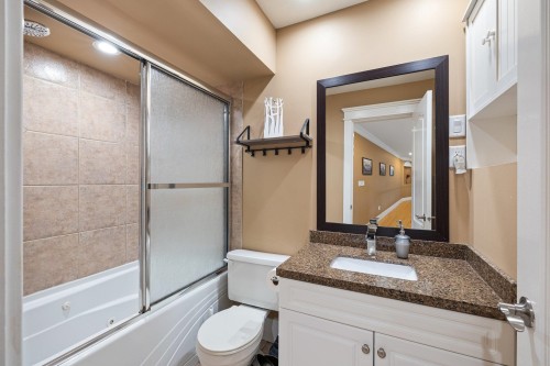 15355 80A Avenue, Surrey, BC - Indoor Photo Showing Bathroom