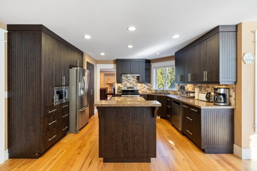 15355 80A Avenue, Surrey, BC - Indoor Photo Showing Kitchen With Upgraded Kitchen