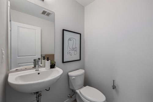 22-20057 82 Avenue, Langley, BC - Indoor Photo Showing Bathroom
