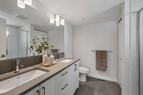 22-20057 82 Avenue, Langley, BC - Indoor Photo Showing Bathroom