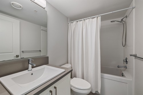 22-20057 82 Avenue, Langley, BC - Indoor Photo Showing Bathroom