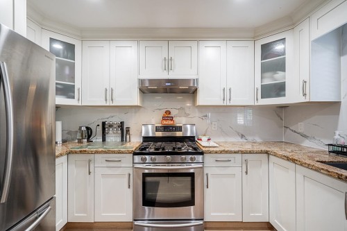 18656 64A Avenue, Surrey, BC 