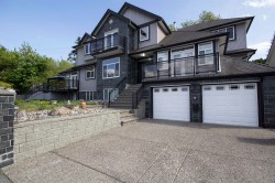 12136 100a Avenue Surrey, BC V3V 2Y5