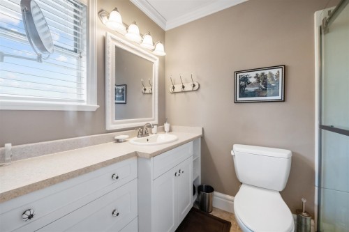 15239 29A Avenue, Surrey, BC - Indoor Photo Showing Bathroom
