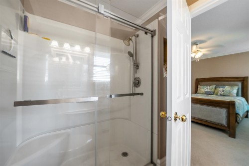 15239 29A Avenue, Surrey, BC - Indoor Photo Showing Bathroom