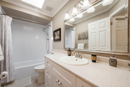 15239 29A Avenue, Surrey, BC - Indoor Photo Showing Bathroom