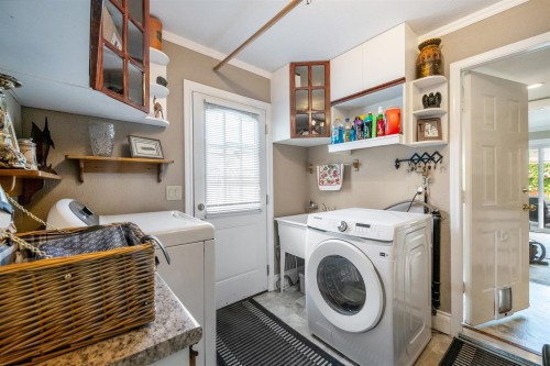 15239 29A Avenue, Surrey, BC - Indoor Photo Showing Laundry Room