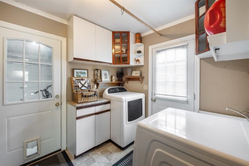 15239 29A Avenue, Surrey, BC - Indoor Photo Showing Laundry Room