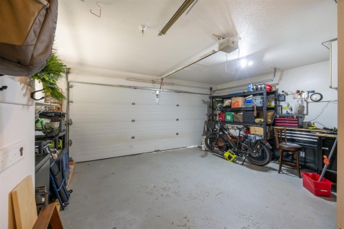 15239 29A Avenue, Surrey, BC - Indoor Photo Showing Garage