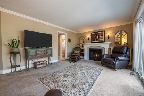 15239 29A Avenue, Surrey, BC - Indoor Photo Showing Living Room With Fireplace