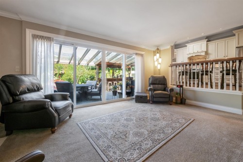 15239 29A Avenue, Surrey, BC - Indoor Photo Showing Living Room