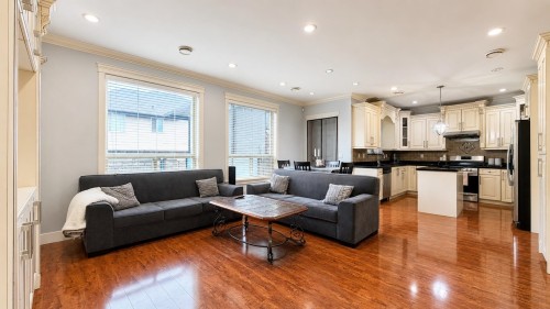 14771 58B Avenue, Surrey, BC - Indoor Photo Showing Living Room