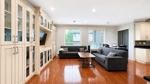 14771 58B Avenue, Surrey, BC - Indoor Photo Showing Living Room