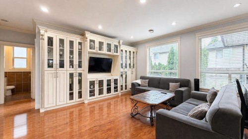14771 58B Avenue, Surrey, BC - Indoor Photo Showing Living Room