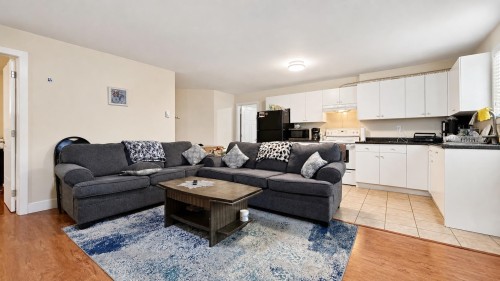 14771 58B Avenue, Surrey, BC - Indoor Photo Showing Living Room