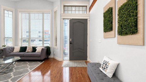 14771 58B Avenue, Surrey, BC - Indoor Photo Showing Living Room