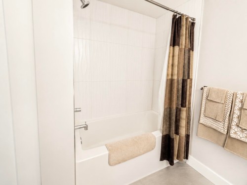 103-14550 Winter Crescent, Surrey, BC - Indoor Photo Showing Bathroom