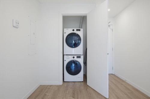 E205-10829 140 Street, Surrey, BC - Indoor Photo Showing Laundry Room