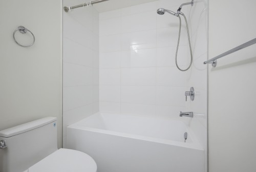 E205-10829 140 Street, Surrey, BC - Indoor Photo Showing Bathroom