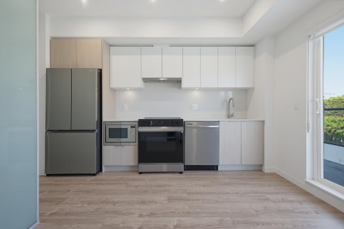 E205-10829 140 Street, Surrey, BC - Indoor Photo Showing Kitchen