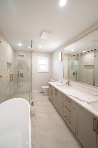 11659 Lyon Road, Delta, BC - Indoor Photo Showing Bathroom
