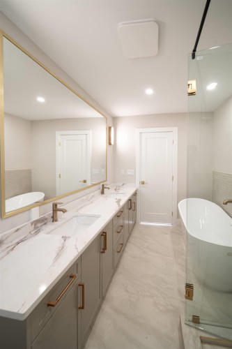 11659 Lyon Road, Delta, BC - Indoor Photo Showing Bathroom