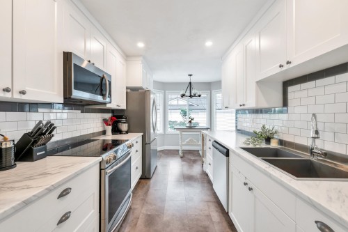 24-20761 Telegraph Trail, Langley, BC - Indoor Photo Showing Kitchen With Double Sink With Upgraded Kitchen