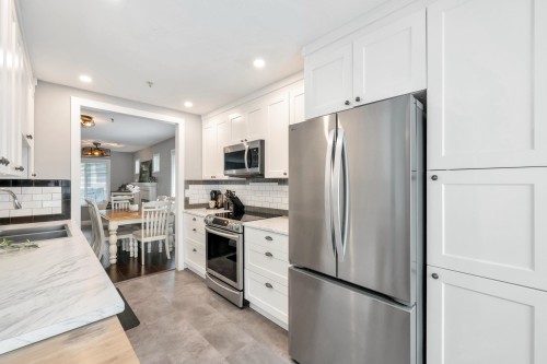 24-20761 Telegraph Trail, Langley, BC - Indoor Photo Showing Kitchen