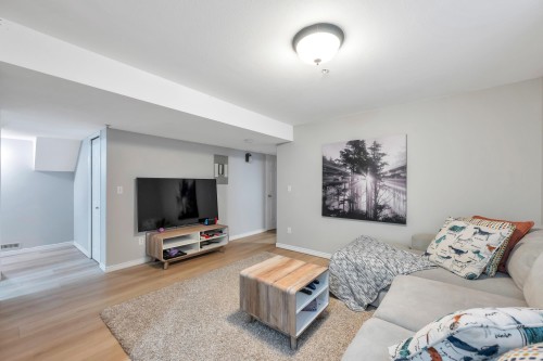 24-20761 Telegraph Trail, Langley, BC - Indoor Photo Showing Living Room